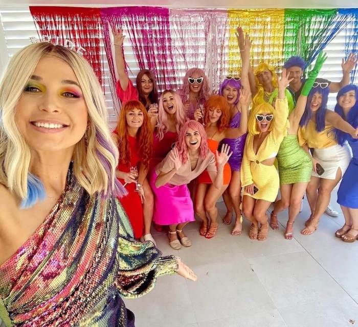 Hannah's ‘Rainbow’ Hen's Party | The Girlfriend Edit at MJWED How to make paper darts