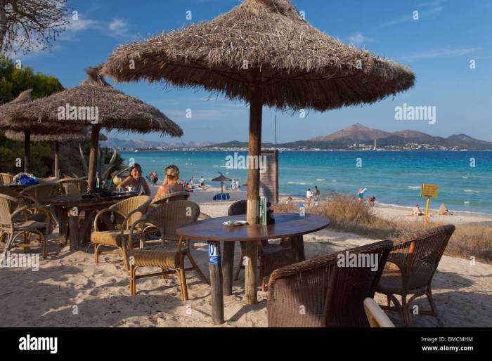 Strand Playa de Muro im späten Sommersonne Alcudia-Bucht-Mallorca ... How to kill crocodile where winds meet